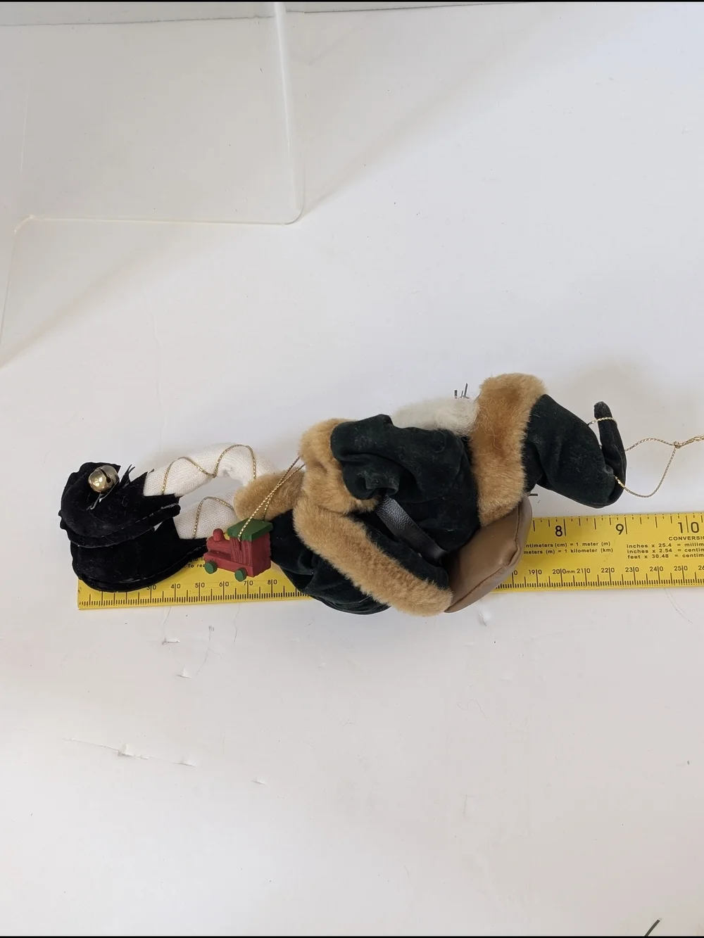 Holiday Sitting Santa Ornament Or Shelf Sitter